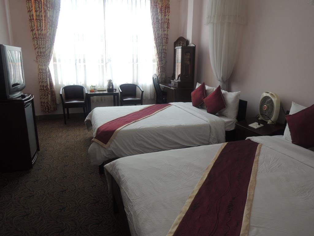 Y Lan Hotel Da Lat Exterior photo